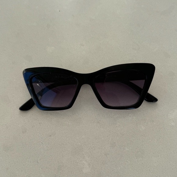 Black Cat Eye Vintage Sunglasses - Picture 2 of 2